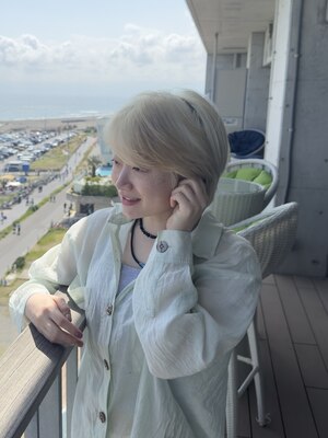 照井　あみ　スタイリスト